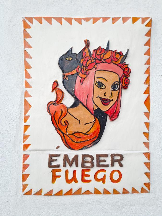 Suite Ember-Fuego Soportujar Luaran gambar